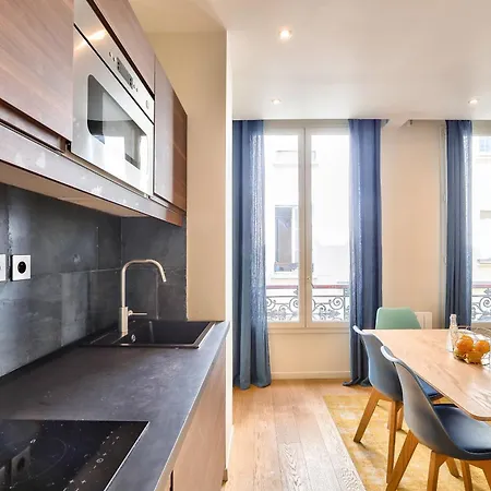 71 - Amazing In Le Marais